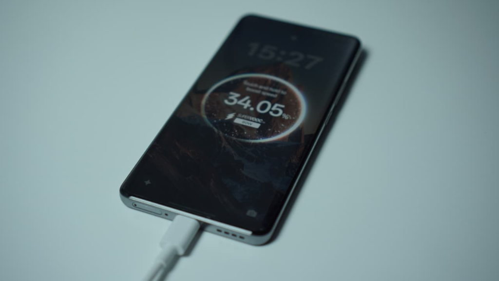 realme 16 Pro+ 5G membawa baterai 7000 mAh dan Fast Charging 80W.